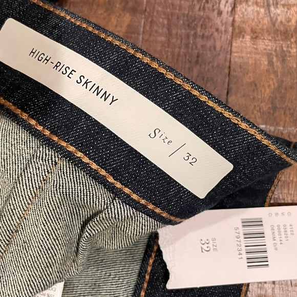 New! Pilcro High Rise, dark denim with zipper on legs. Size 31 - Picture 5 of 5